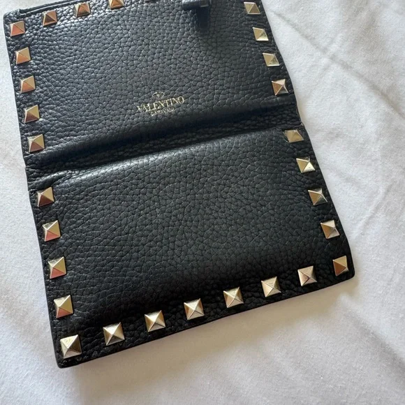 Valentino Garavani Black Rockstud Key Card Holder - Picture 2 of 4